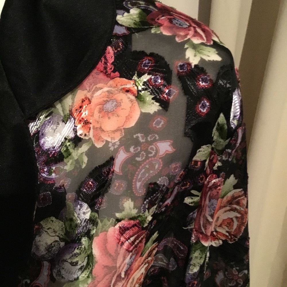 Victoria’s Secret Robe - Picture 12 of 12